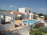 Villa Casa das Vinhas nr Armacao de Pera, Central Algarve -Sleeps 8 Heated Pool
